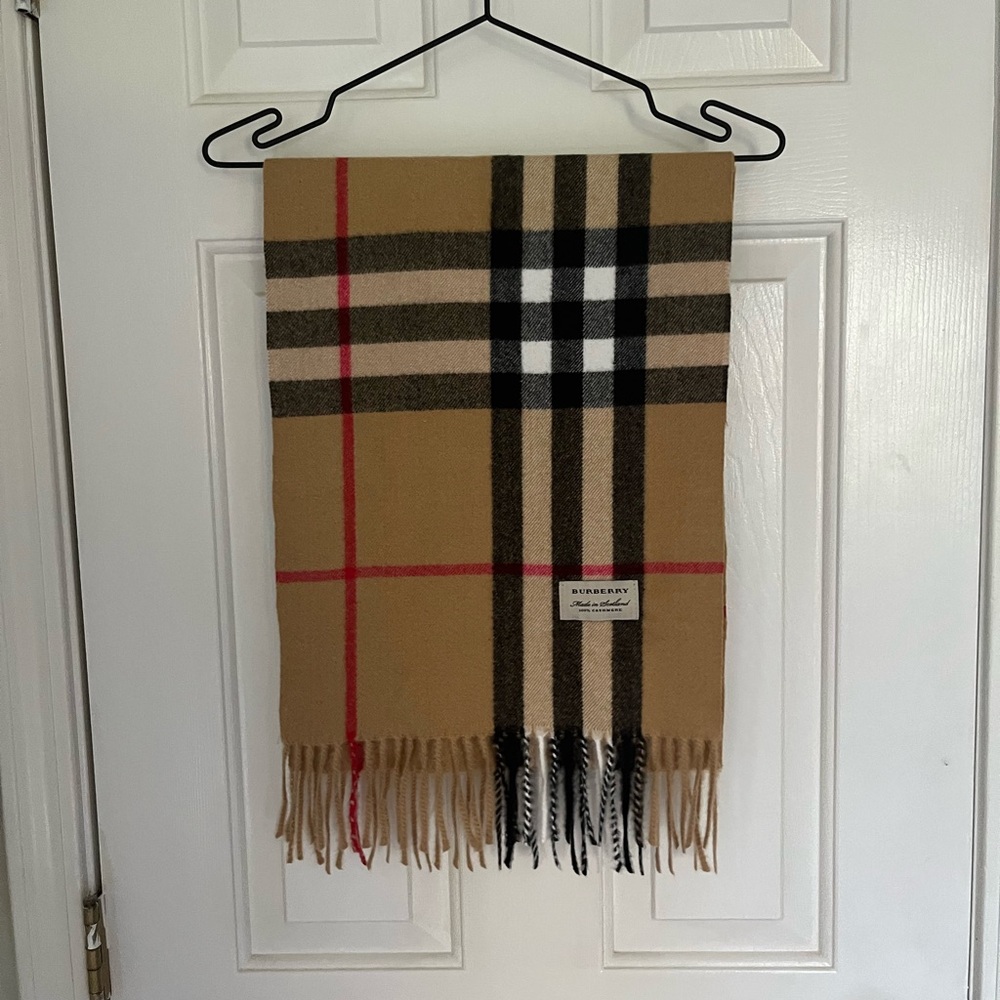 NWOT Men’s Burberry Classic Check Scarf